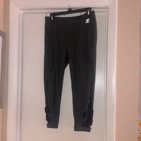 💙 Dark Gray Fila sport capris- size M - Picture 1 of 3